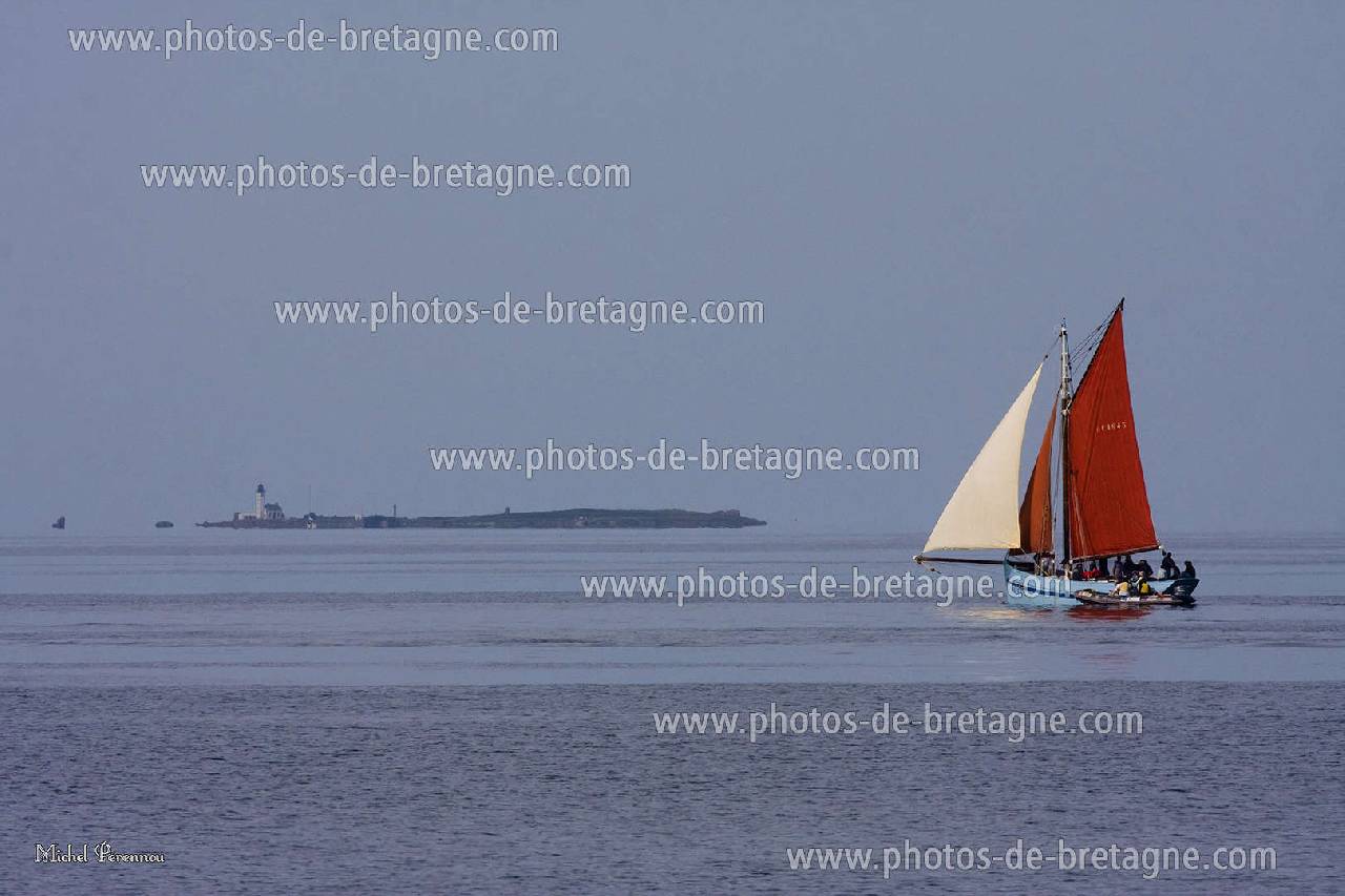 ../pages/le-marche-avec-vers-les-glenan.html