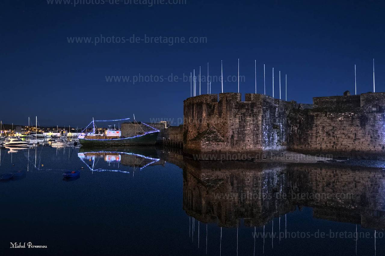 Le port de Concarneau en début de nuit - l'hémérica illuminé