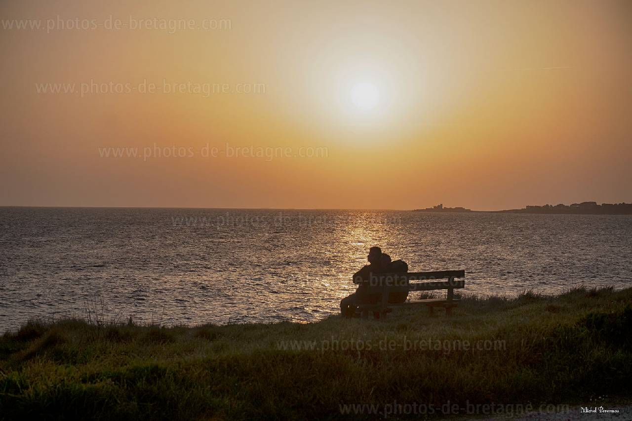 ../pages/fin-de-journee-romantique-devant-les-plages-de-nvez.html